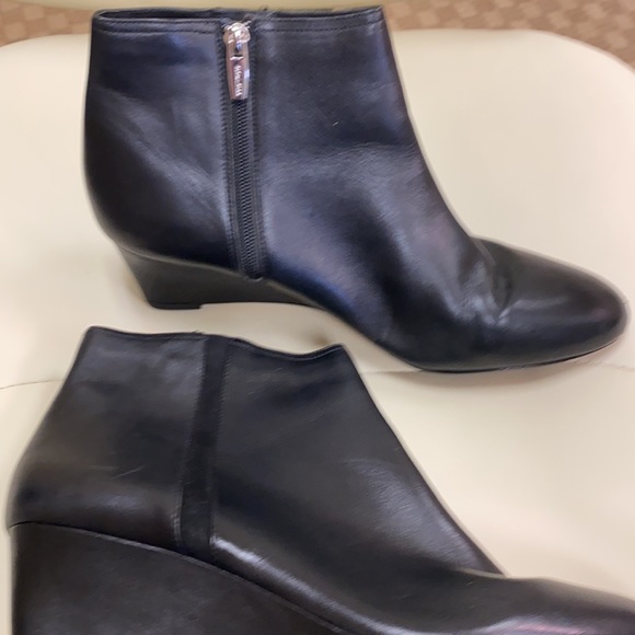 Coach Black Leather Zip Booties, Sz 11 - Picture 2 of 4